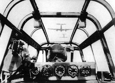 Вид из кабины радиста в направлении полета - фото из книги С.Кузнецова "Мессершмитт Bf.110 Zerstorer"